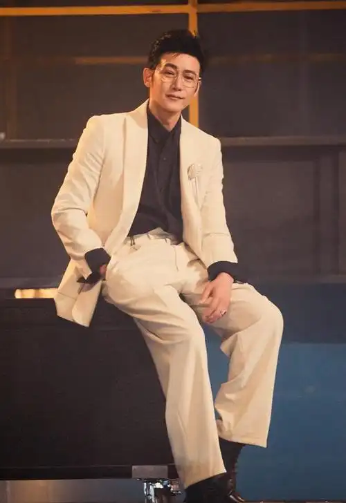 一个假油腻,一个真搞笑,陆毅胡兵开启《披荆斩棘》高口碑!