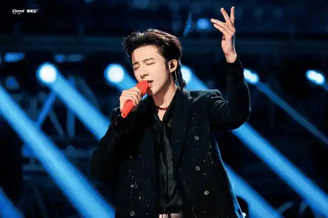 31 江苏卫视跨年演唱会】好久不见 舞台上发光的刘宇宁愿宁2023的旅程