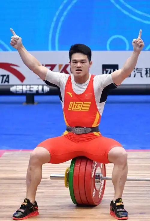 为何举重冠军总是中国人?东亚无病夫,比起西方人我们理应更强壮