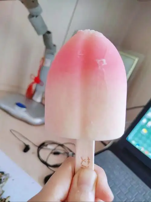 蜜桃雪糕