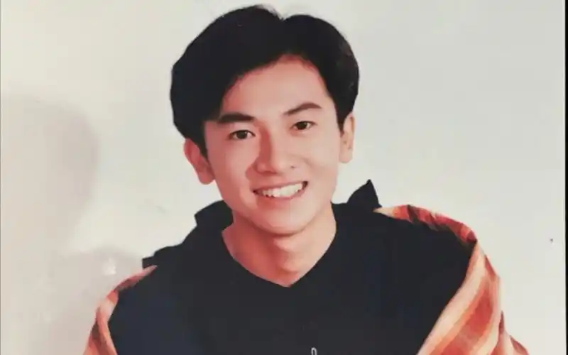 苏有朋〕格子衬衫的小乖超能打,一眼即心动～～英国留学前访谈_哔哩