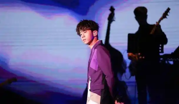 只有光良很少有动态,而他出现在拟邀嘉宾名单中网友们也是非常期待