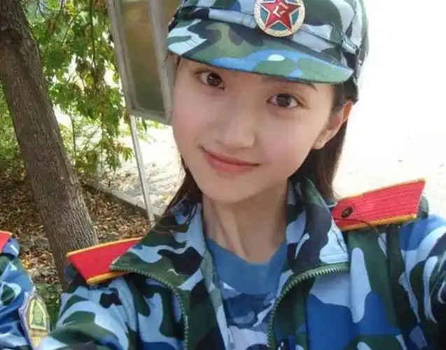 景甜整容失败成悲伤蛙埋线双眼皮到底值不值得做