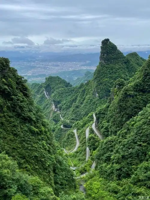 被誉为最美的空中花园和天界仙境-天门山