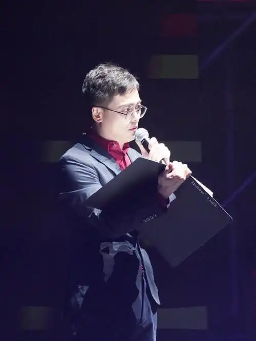 配音演员路知行称呼粉丝为"屌丝"?网友:别把没礼貌当真性情