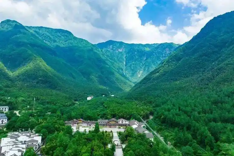男性半价!宜春一景区"大放价"_明月山_旅游区_高山