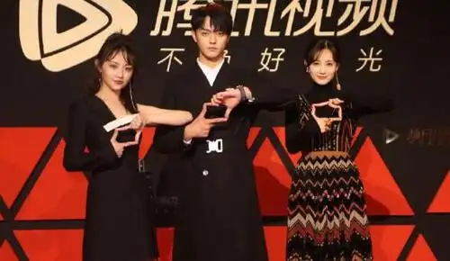 三人一起合作了《大唐女儿行》,许凯,李一桐,吴佳怡三人同框,许凯赢了