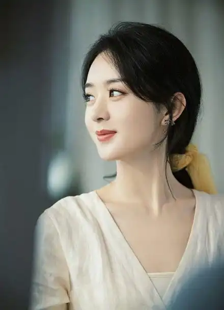 赵丽颖侧面挺美的