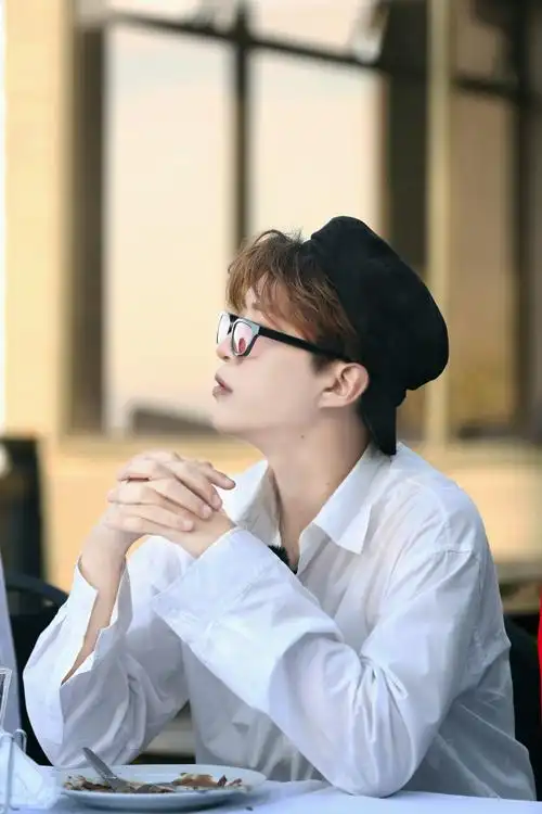 范丞丞鬼屋吓崩溃 小鬼大喊"ninepercent"壮胆