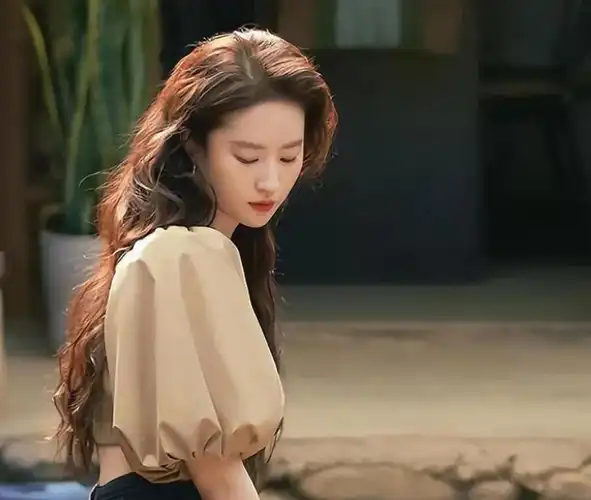 40岁胡歌官宣得女,回顾他的感情经历,并非江疏影