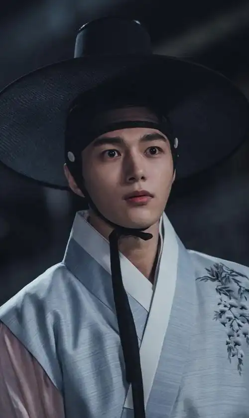 金明洙化身朝鲜版"金牌特务",男扮女装卧底喜感演出