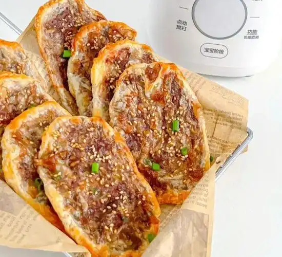 牛肉锅盔酥脆外皮牛肉馅料一口满足