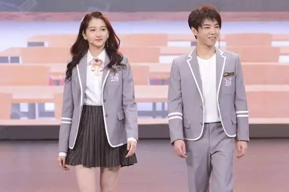 关晓彤和华晨宇什么关系 只是合作关系一起同框