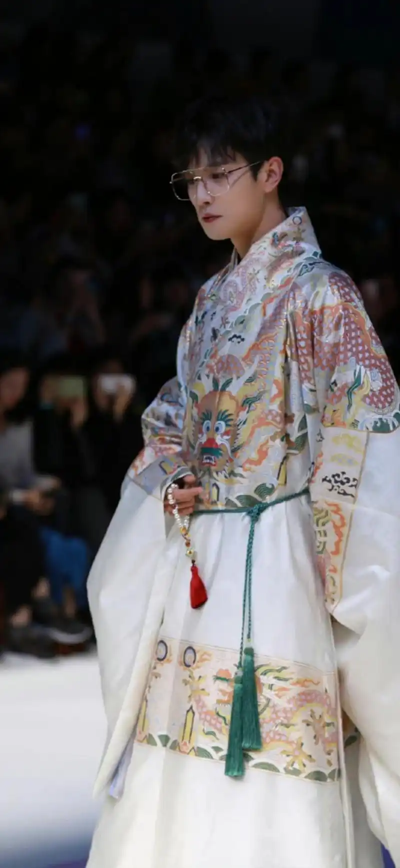 穿汉服的男生有多好看?瞧瞧"古风圈"的妖扬,你就知道了