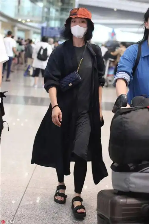 大s穿200块上衣,10年前旧帆布鞋 还是被汪小菲宠上天!