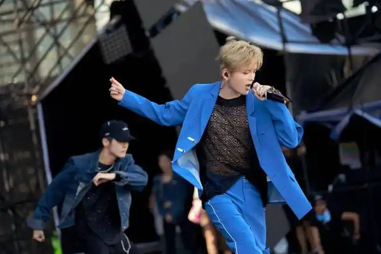 文俊辉的腹肌看了,周深的新专辑也要来了!_舞台_音乐_林俊杰