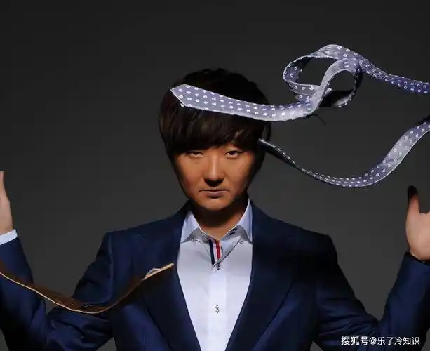 原创王大治转行去西安开店45岁已有白发胡子拉碴演艺事业高开低走