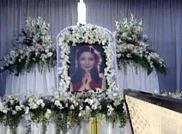 葬礼很轰动的4位明星,第三位有30万人参加,最后1位震憾全球