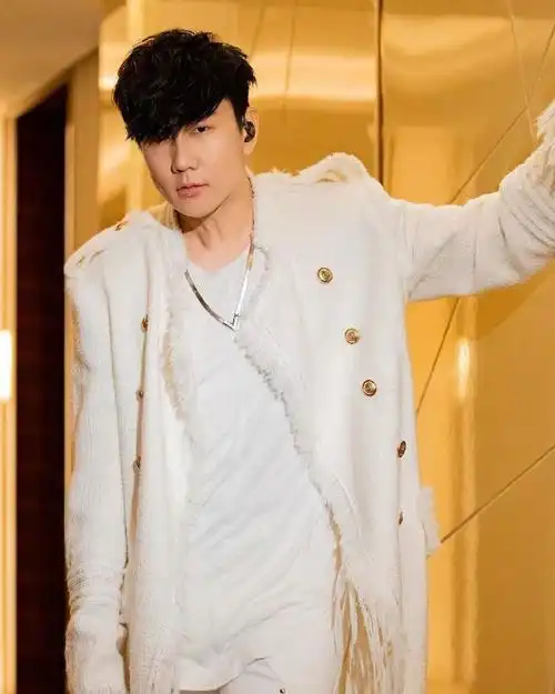 【林俊杰ig更新-2024/01/01】新年第一组帅照,白马王子!