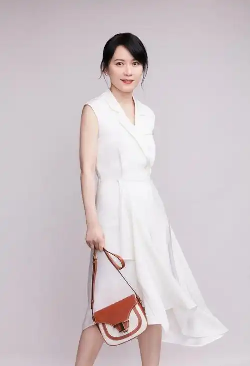 有一种优雅叫做俞飞鸿的穿搭,简单单品却气质出众,这才是女神!