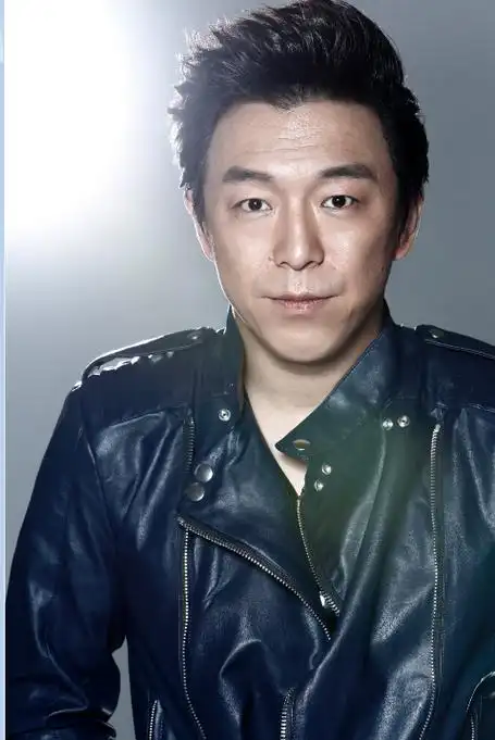 回顾黄渤成名前与父吵架成名后把父送养老院人到中年有辛酸