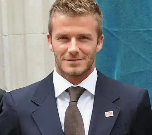 原创45岁贝克汉姆花1495万英镑买生发喷雾近日晒自拍效果很明显