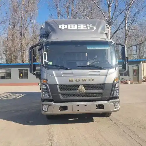 北京卖重汽豪沃4米2高栏配825轮胎报价