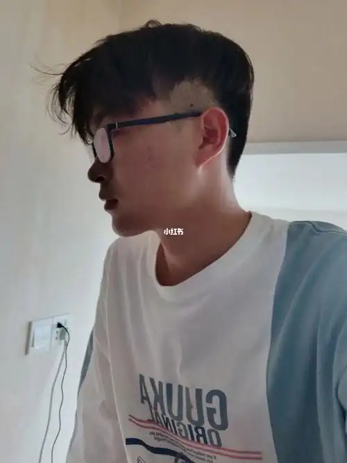 朋友们,我的日系发型被理发师掏空了