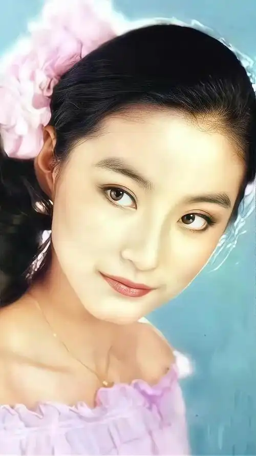 气质美女林青霞,集英气霸气,和美貌于一身_网易订阅