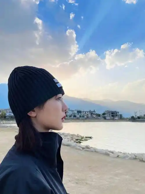 原创小长假结束杨紫晒出海边美照粉丝越来越漂亮了