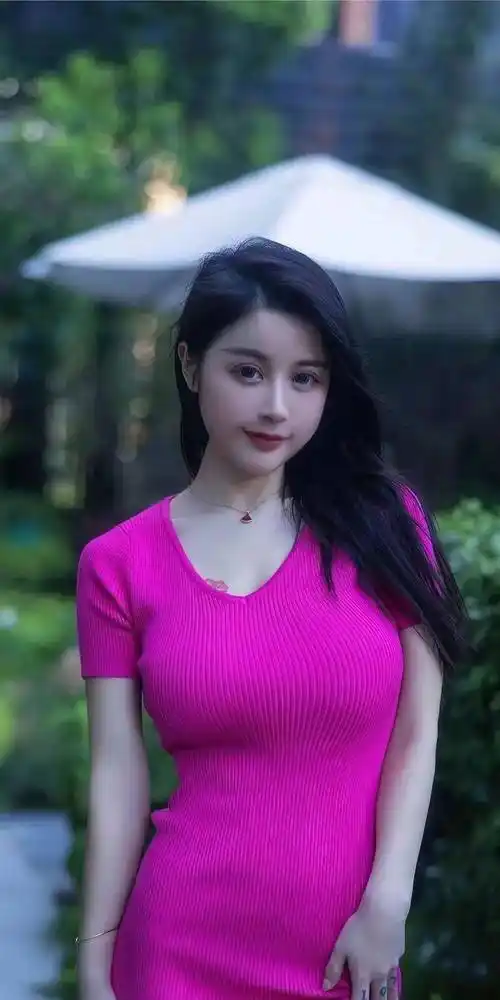 一,玫红的热烈:释放内心的激情与活力玫红色,作为一种鲜艳而热烈的