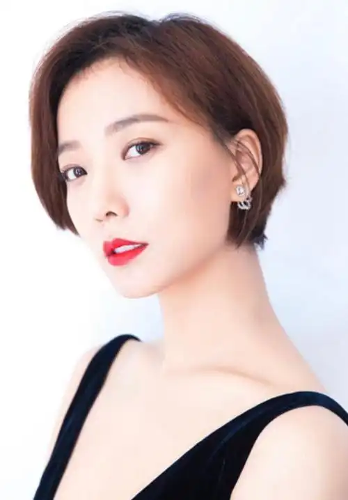 同样剪短发,为何有人显年轻,有人显老?原因两个