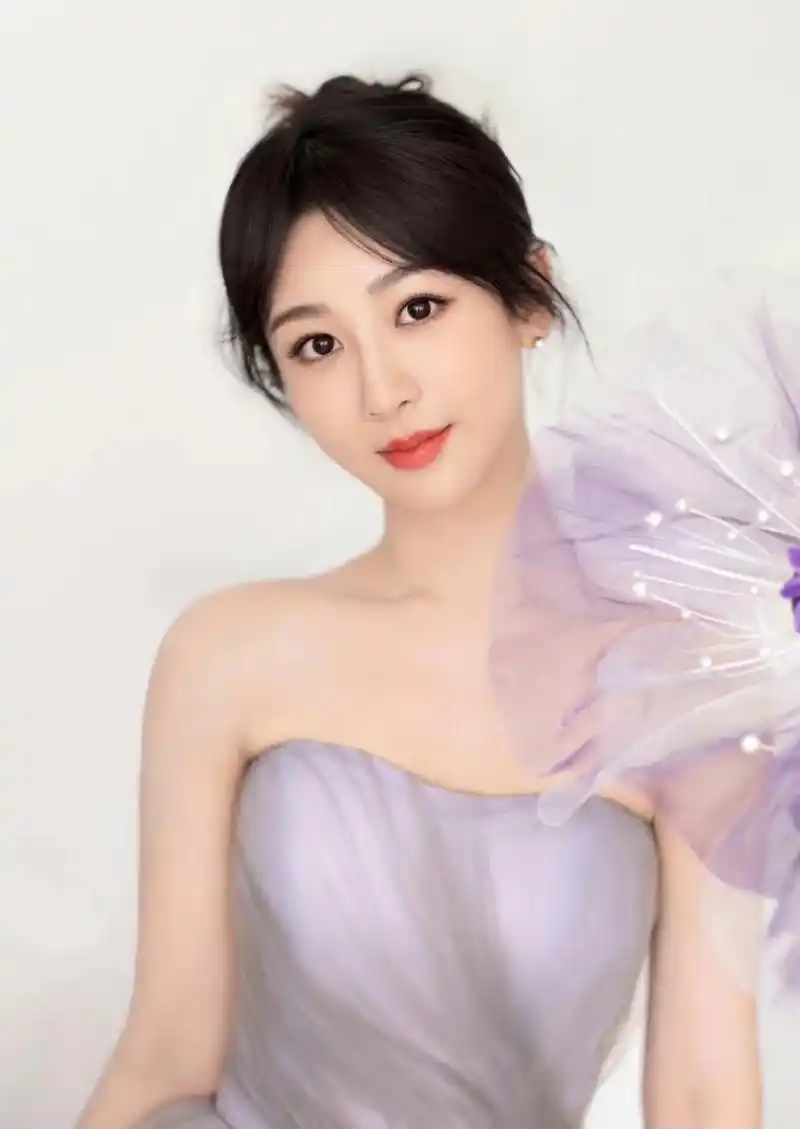 近日,电视剧家有儿女疑似被恶意评分,针对人物很明显,就是杨紫,有黑粉