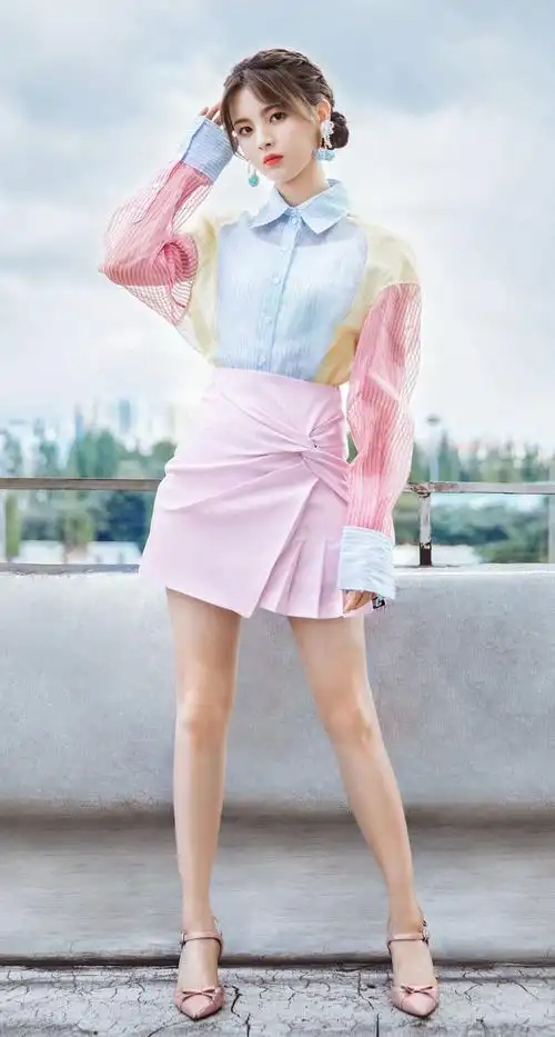 火箭少女杨超越节目造型美图