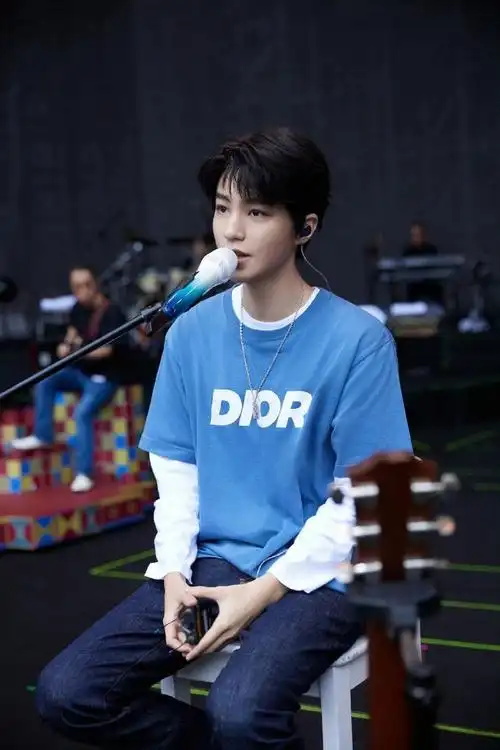 收藏每一帧和音乐有关的画面  舞台凯帅气魅力#王俊凯又幸福了