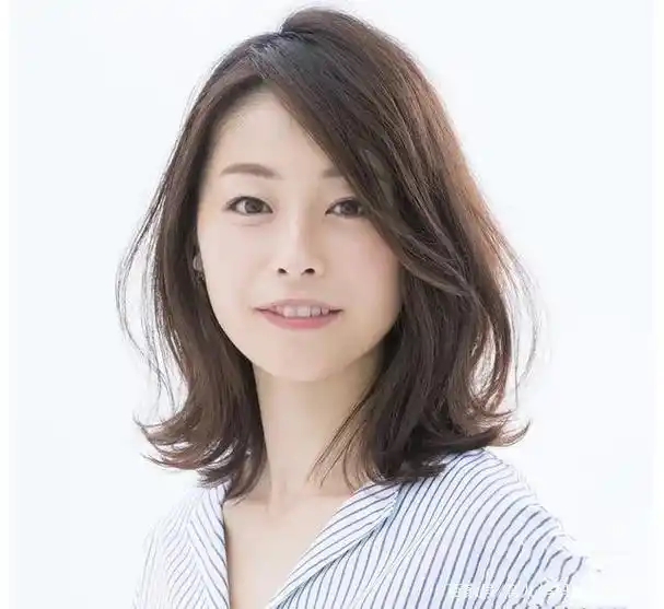 女人过了48岁,想要年轻有气质,试试这5款发型,优雅减龄很时髦