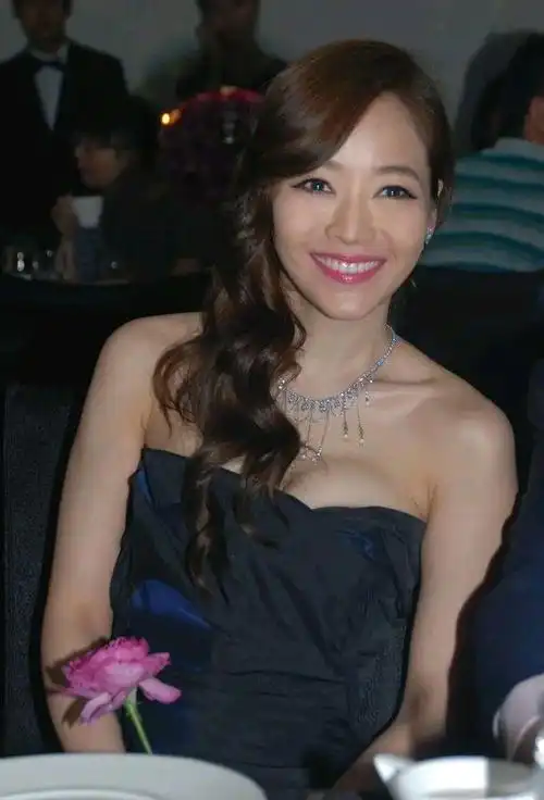 周杰伦前女友侯佩岑性感艳丽时尚女神_高清图集_新浪网