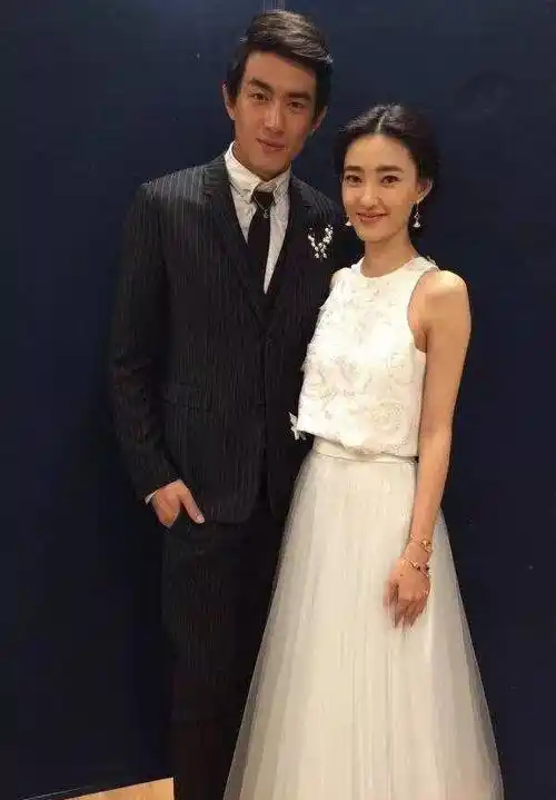 王丽坤很早之前就催林更新结婚,可男方一拖再拖慢慢就没了下文_周冬雨