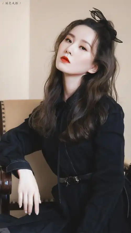 刘诗诗卷发高马尾