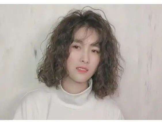 麦穗烫中短发如何打理 女生麦穗烫中短发发型欣赏