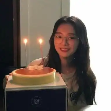 戴眼镜的女生头像