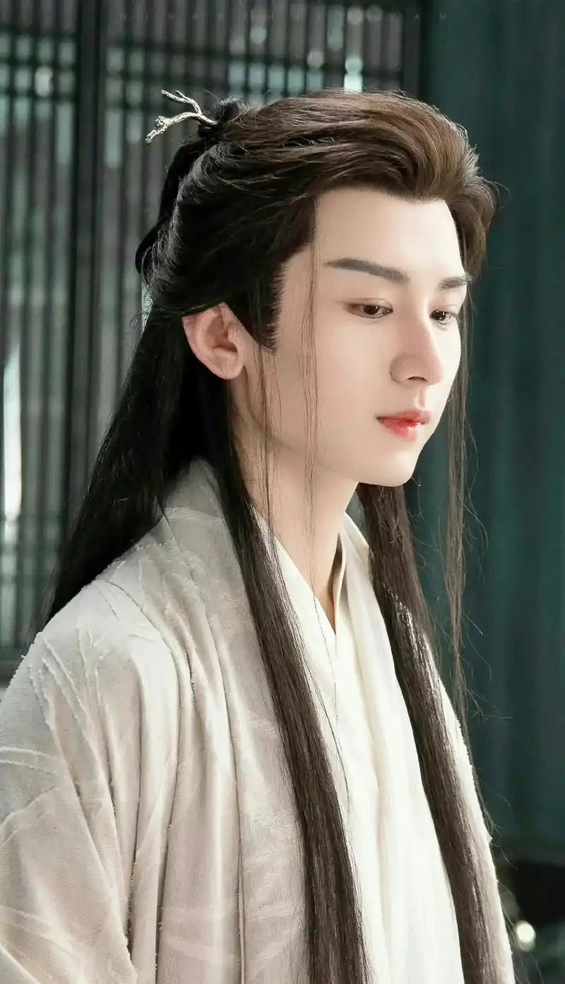 今年首次下载某酷且开了会员 被白发鲨疯了——最帅白发男神#沉 - 抖