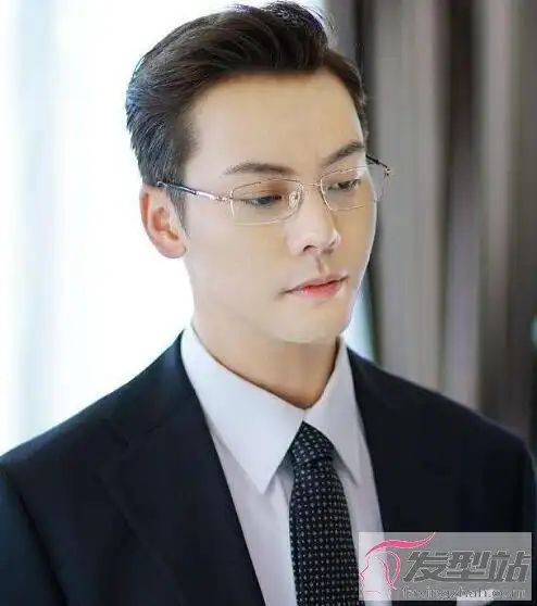 港风帅气男生发型 简约时髦散发男人味