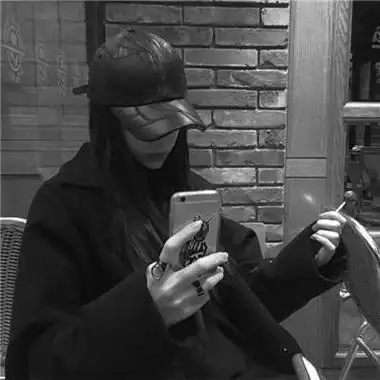 社会霸气拽姐头像抽烟 - 可爱卡通头像!