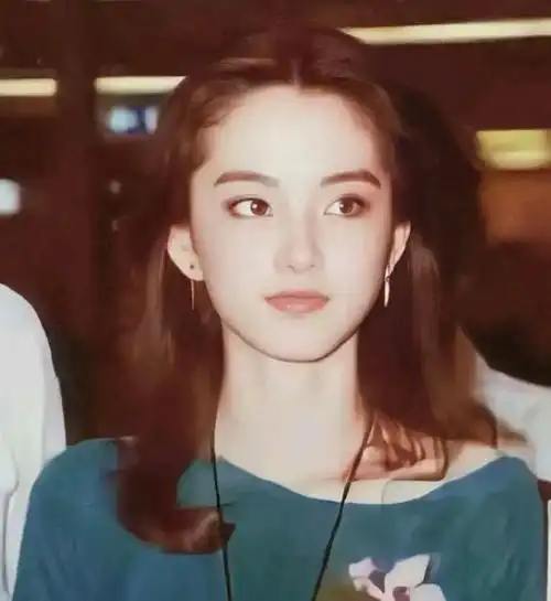 80年代年轻时林青霞的留影此时颜值巅峰公认的东南亚第一美人