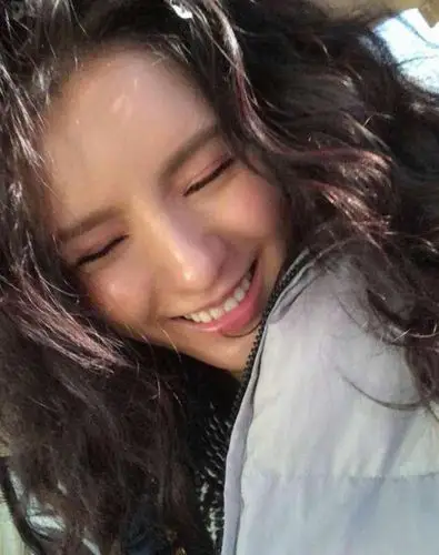 张予曦晒自拍毫无偶像包袱,斗鸡眼,扮丑完全放飞自我