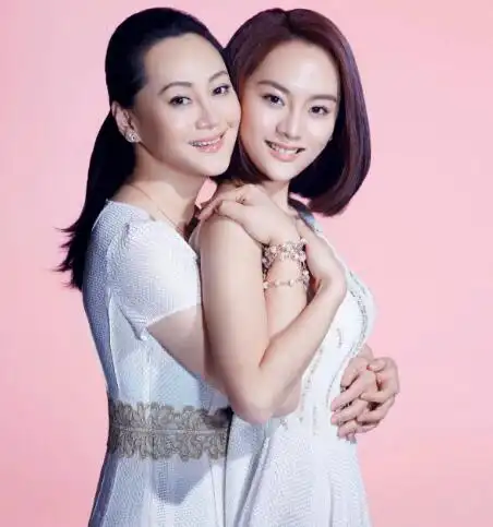 【图】宋佳张楚楚图片娇艳动人 美丽母女获赞姐妹花