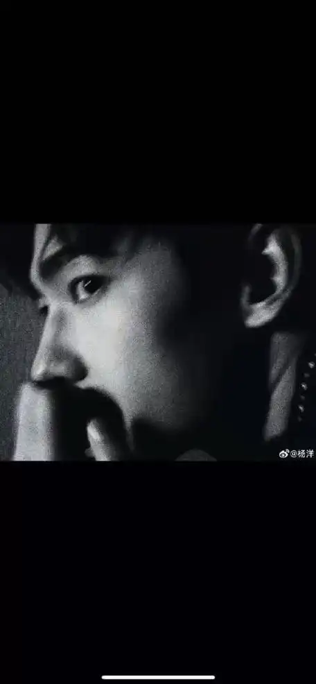 829杨洋用脸鲨人事件!抗住了怼脸拍,每一个角度都好完美 黑白配,绝配!