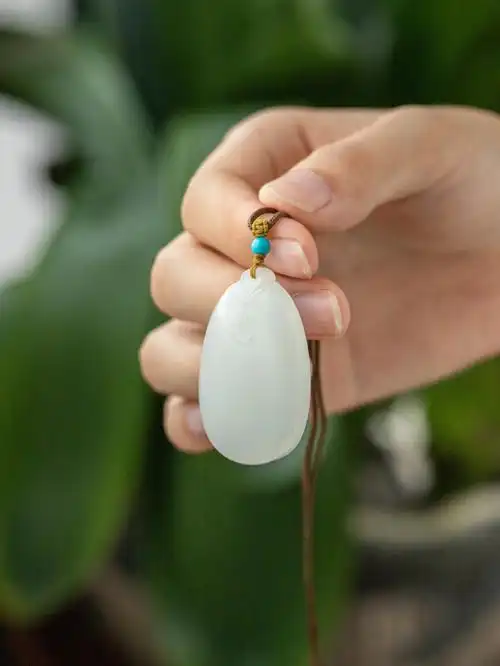 宝藏白玉无事牌吊坠60佩戴秒变知性女人