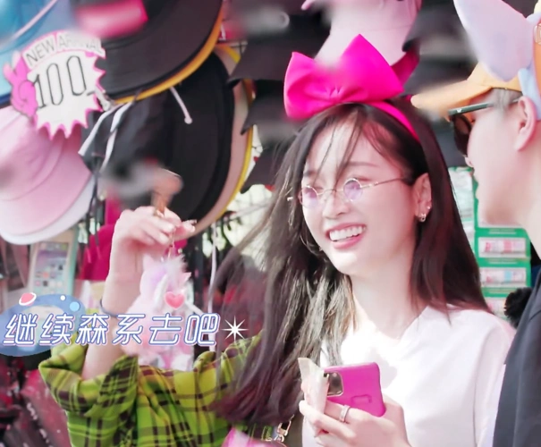 吴宣仪李紫婷买玩具,说出要送给谁时,才知误解了她们的关系